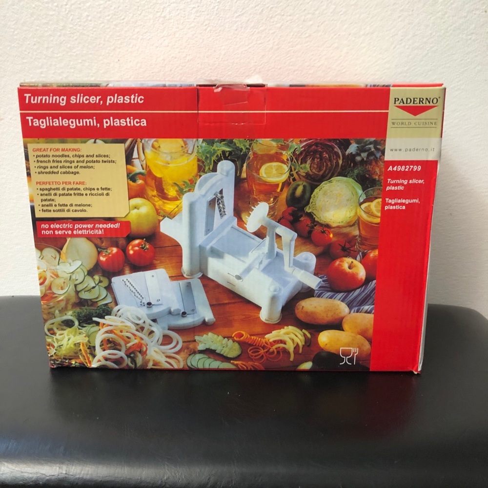 Turning food slicer Paderno World Cuisine slices
